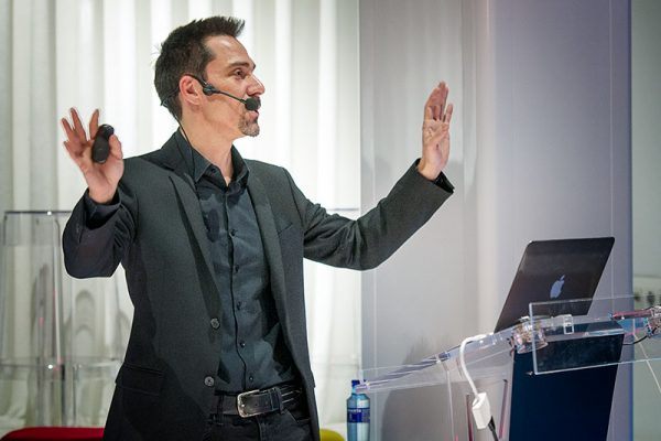 Jesús Alcoba: Persiguiendo a los zombies