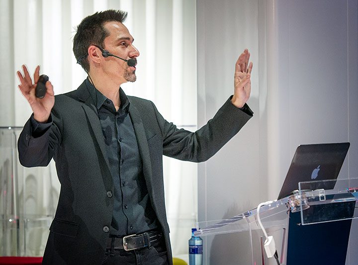 Jesús Alcoba: Escapando de los zombies