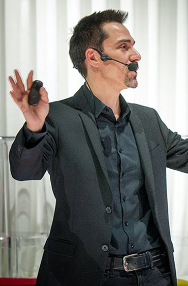 Jesús Alcoba: Persiguiendo a los zombies