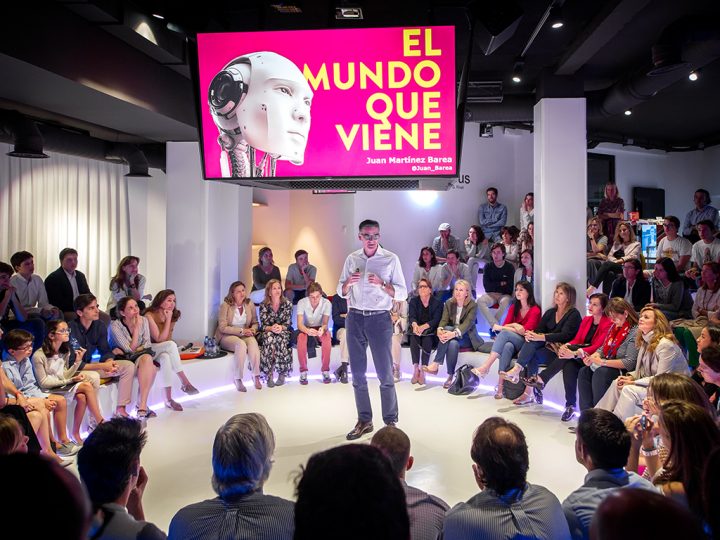 Juan Martínez-Barea «El mundo que viene» y Patricia Ramírez Loeffler «Cuenta contigo»