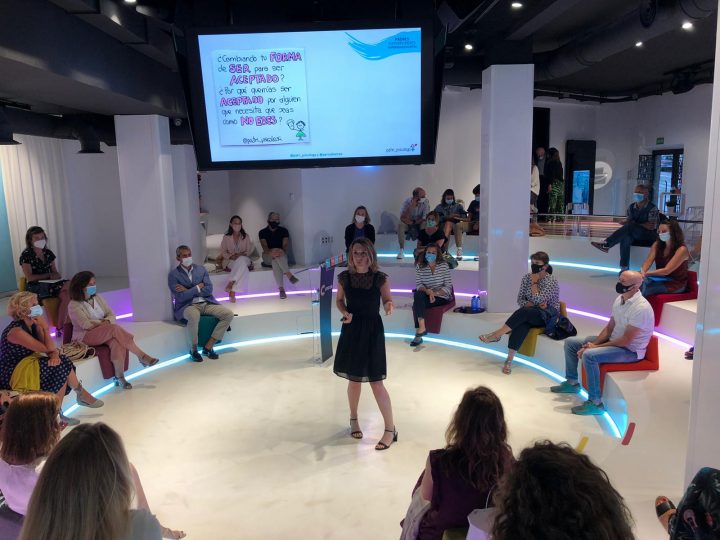 Charla Fundación 16 de 24 «Padres con superpoderes para llevarse bien con hijos superadolescentes»