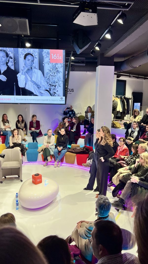 Evento Fundación 16 de 24 “Marta y Blanca Vives – The Foyer”